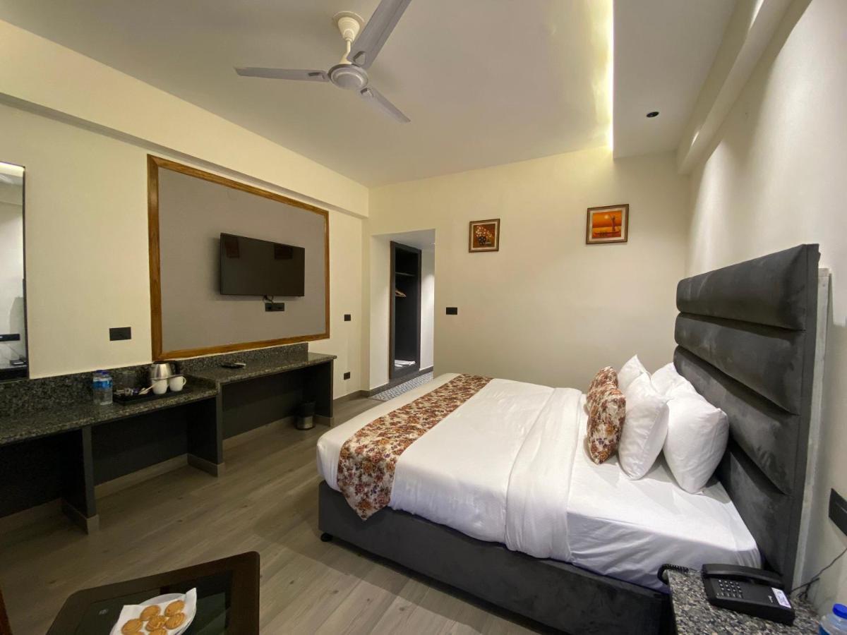 Click Sunburry Hotel Katra Катра Екстериор снимка