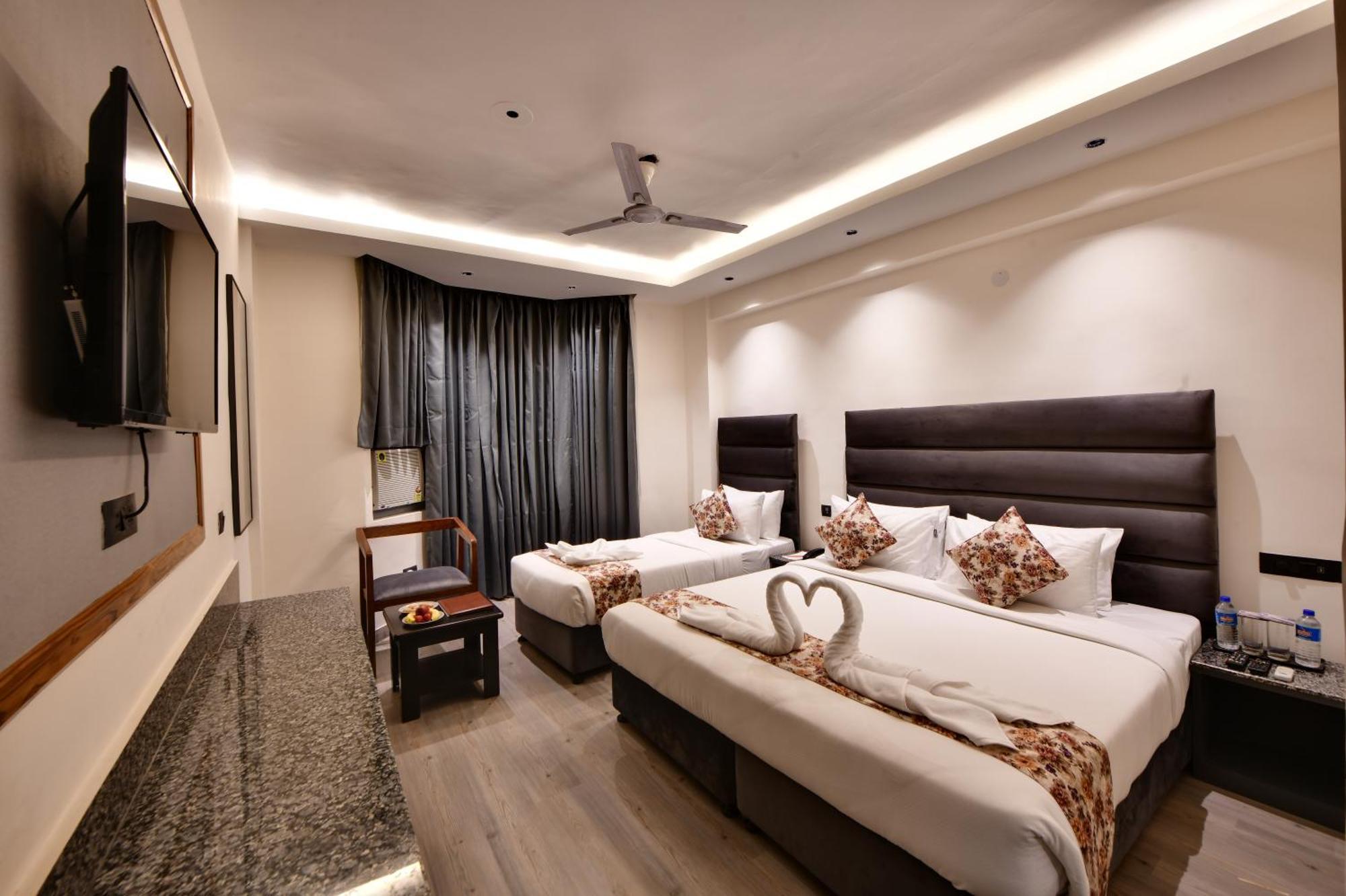 Click Sunburry Hotel Katra Катра Екстериор снимка