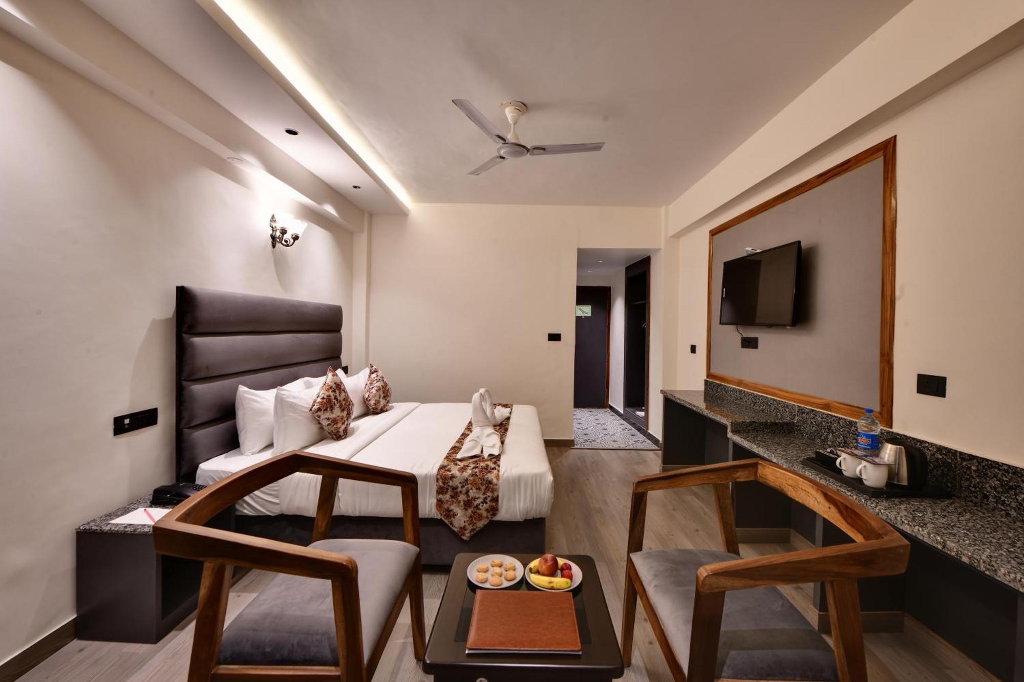 Click Sunburry Hotel Katra Катра Екстериор снимка
