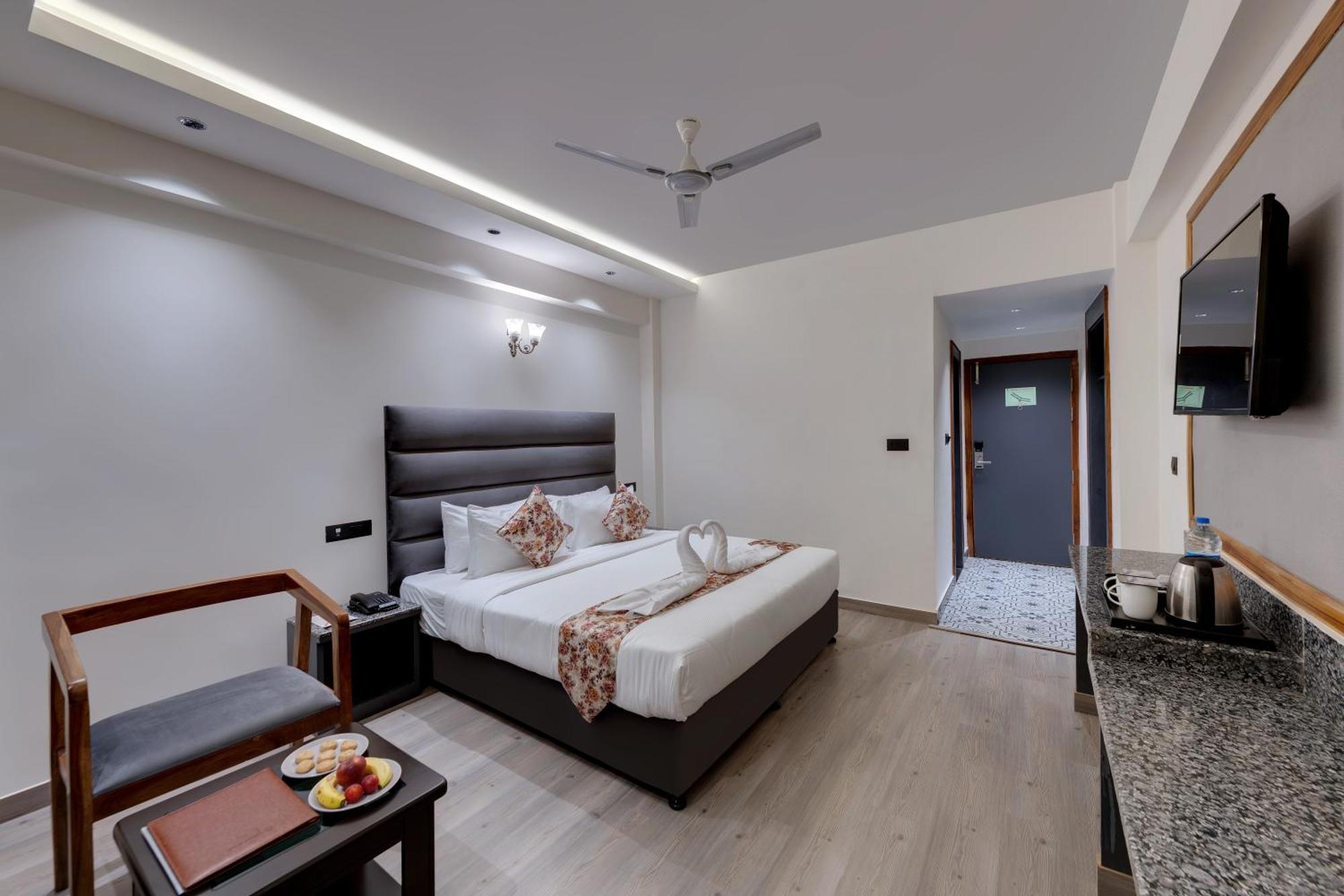 Click Sunburry Hotel Katra Катра Екстериор снимка